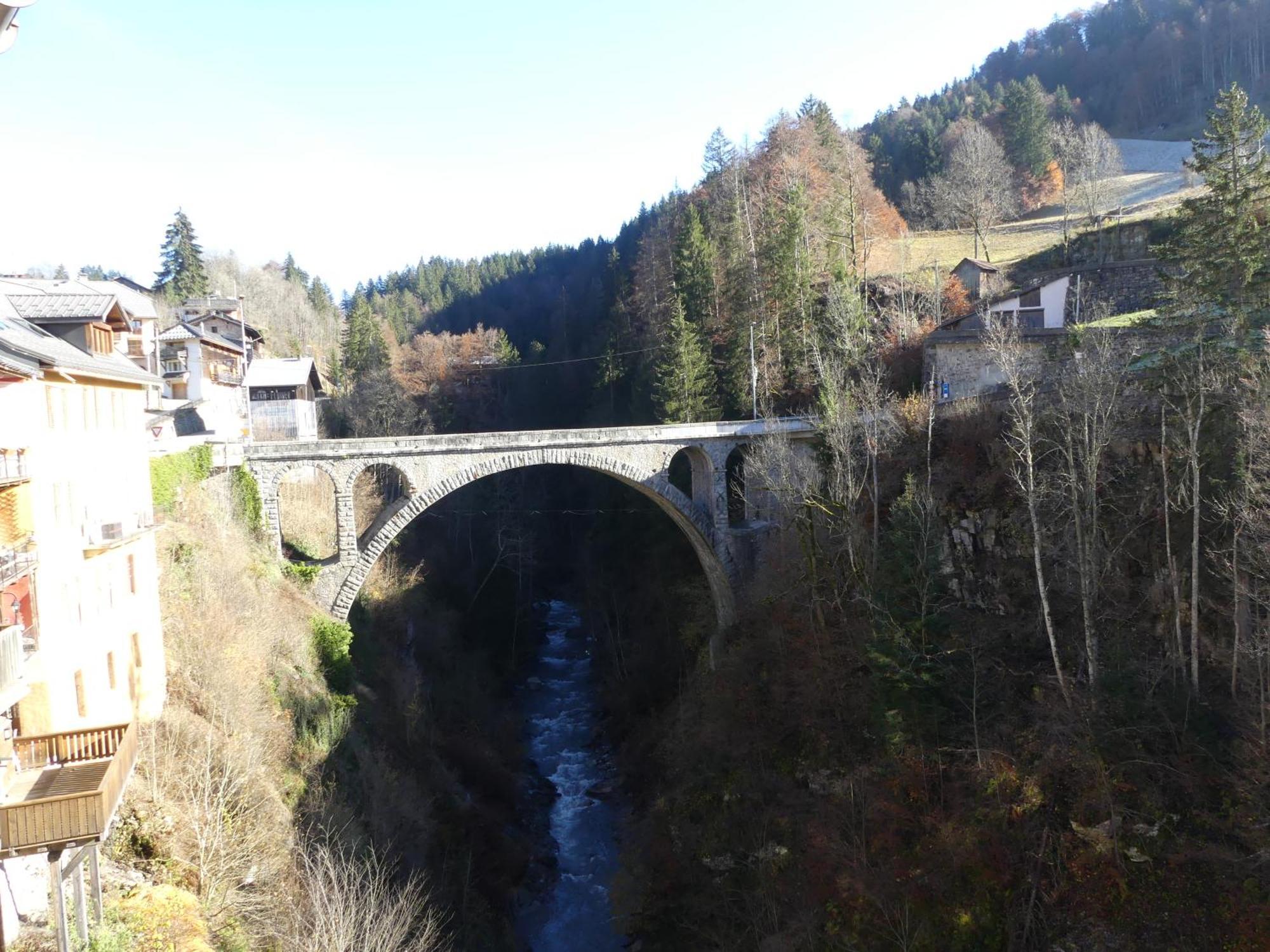Auberge Des Eglantiers Flumet Exterior photo